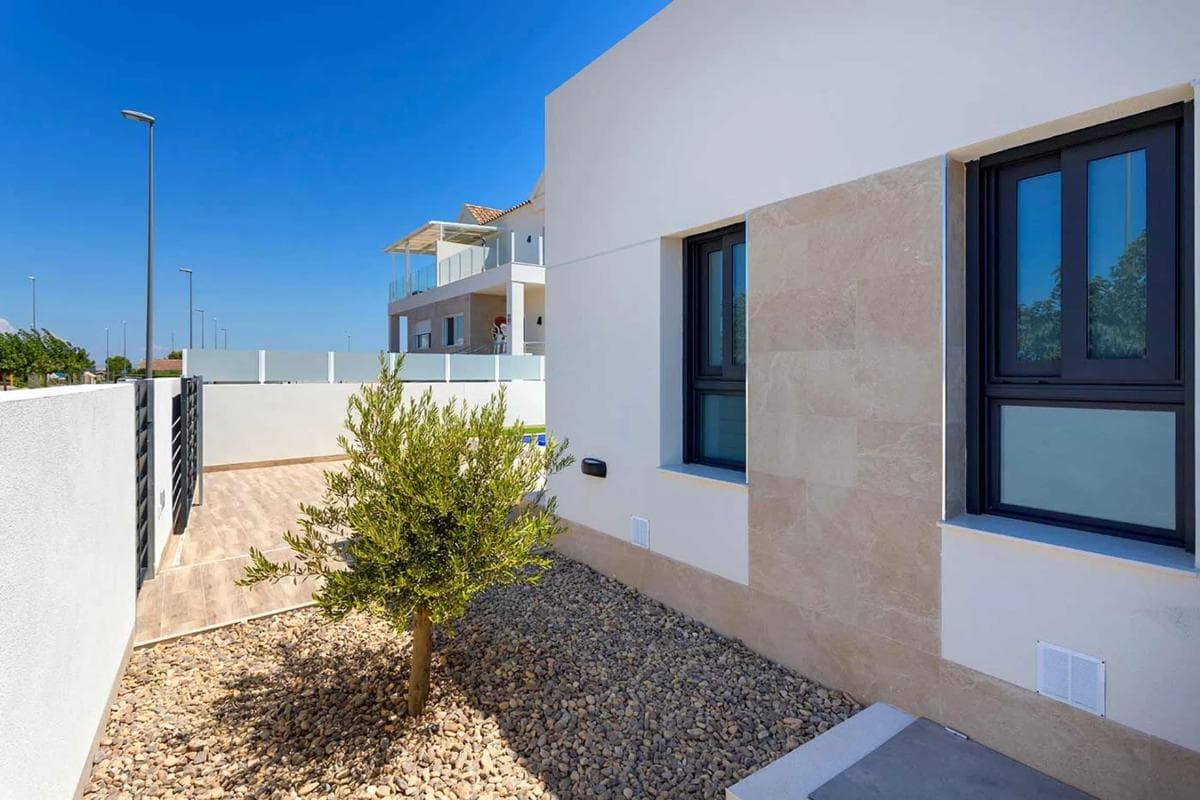 Sale of independent chalet in Calle Grecia, Daya Nueva
photo 5