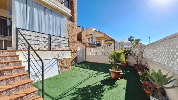 Chalet independiente en venta en AV VICENTE ARACIL, 24, Guardamar del Segura
photo 1