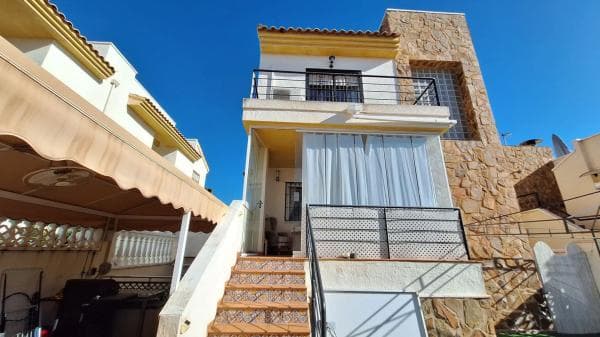 Chalet independiente en venta en AV VICENTE ARACIL, 24, Guardamar del Segura
thumbnail 1