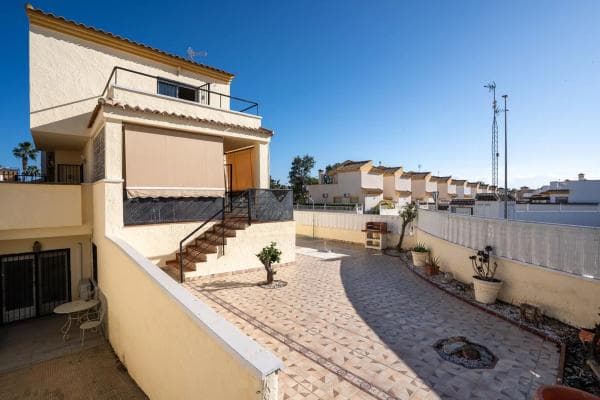 Chalet independiente en venta en Calle la Margarida, Guardamar del Segura
photo 1