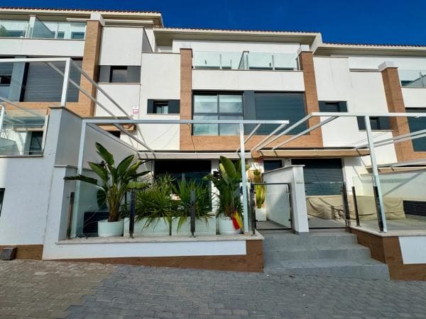 Chalet independiente en venta en Urbanizaciones, Guardamar del Segura
photo 1