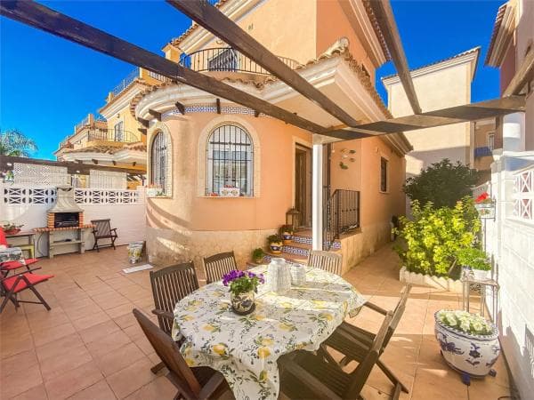 Independent chalet for sale in Calle Almendro, Los Montesinos
photo 1