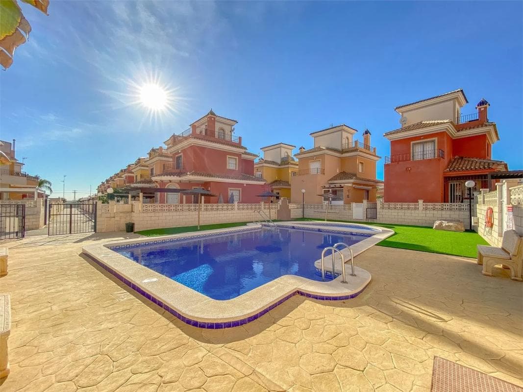 Venta de chalet independiente en Calle Almendro, Los Montesinos
photo 2