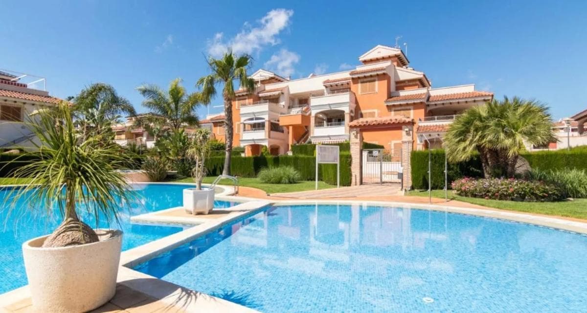 Venta de piso en Barrio Campoamor, Orihuela
photo 3