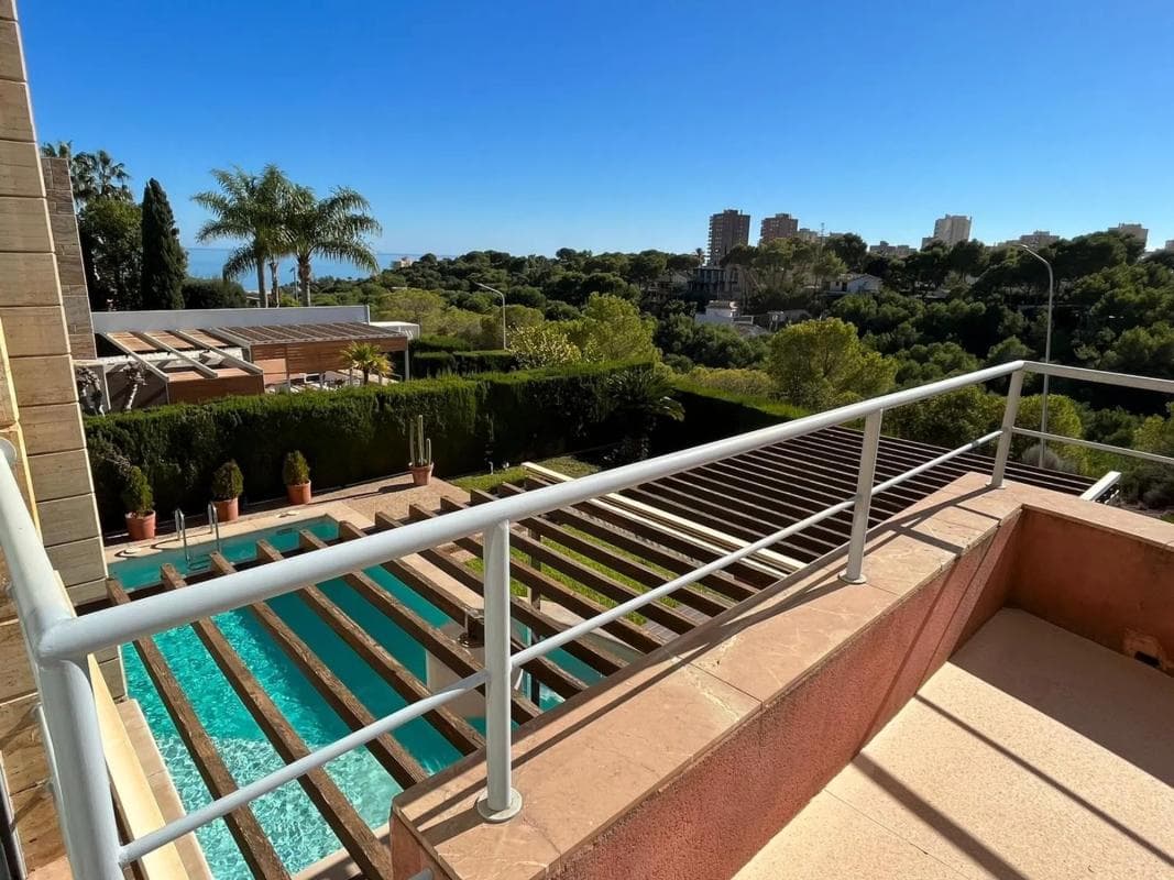 Sale of independent chalet in Barrio Campoamor, Orihuela
photo 2