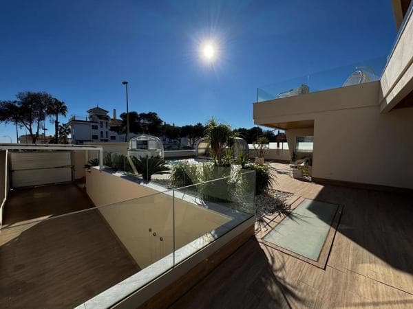 Chalet independiente en venta en Barrio Campoamor, Orihuela
photo 1