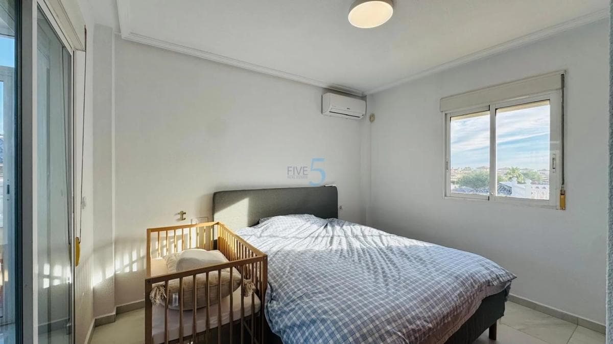 Sale of independent chalet in Barrio La Zenia, Orihuela
photo 2