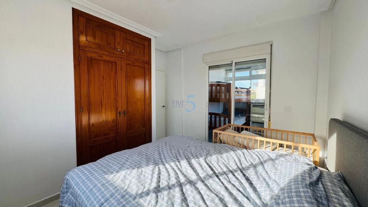 Sale of independent chalet in Barrio La Zenia, Orihuela
photo 3