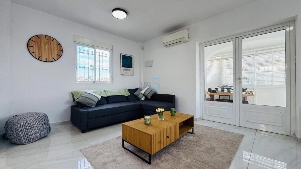 Sale of independent chalet in Barrio La Zenia, Orihuela
photo 5