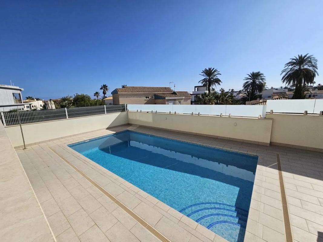 Sale of independent chalet in Barrio La Zenia, Orihuela
photo 4