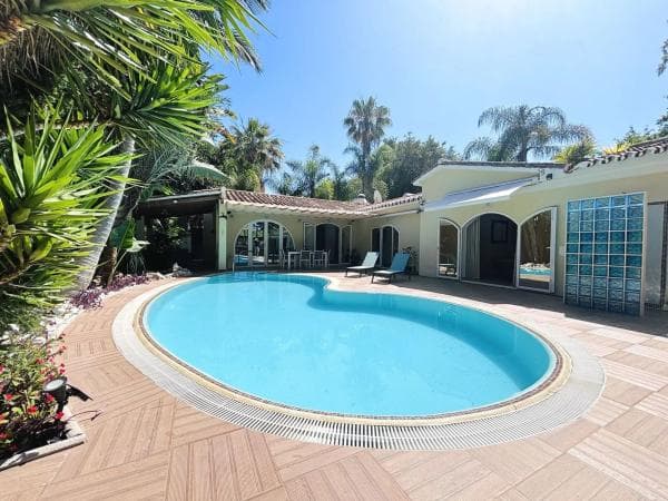 Chalet independiente en venta en Barrio Cabopino-Artola, Marbella
thumbnail 1