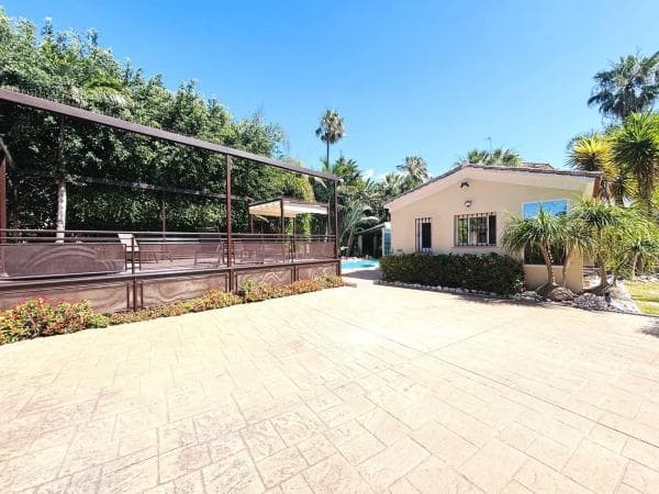 Chalet independiente en venta en Barrio Cabopino-Artola, Marbella
thumbnail 2