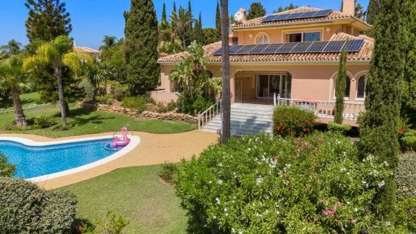 Independent chalet for sale in Urbanizacion Cumbres de Elviria, Marbella
thumbnail 1