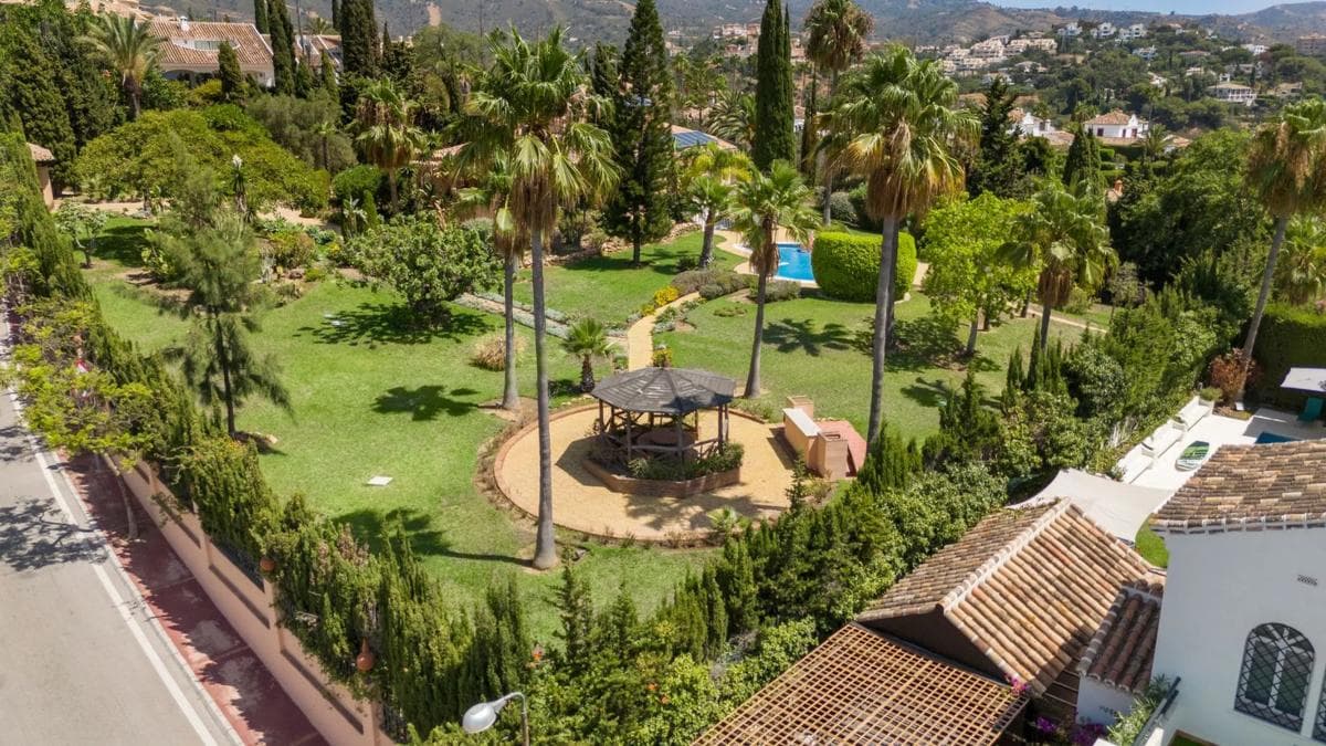 Venta de chalet independiente en Urbanizacion Cumbres de Elviria, Marbella
photo 3
