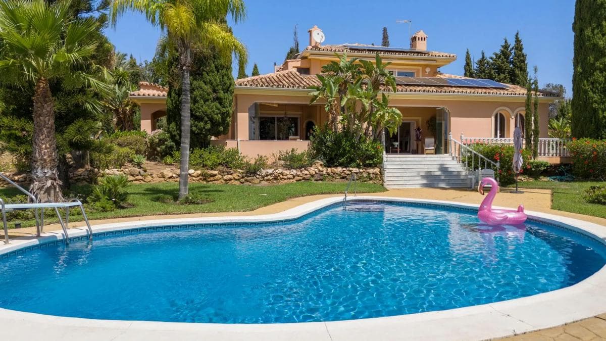 Venta de chalet independiente en Urbanizacion Cumbres de Elviria, Marbella
photo 4