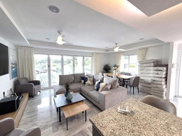 Independent chalet for sale in Barrio Cabopino-Artola, Marbella
thumbnail 2