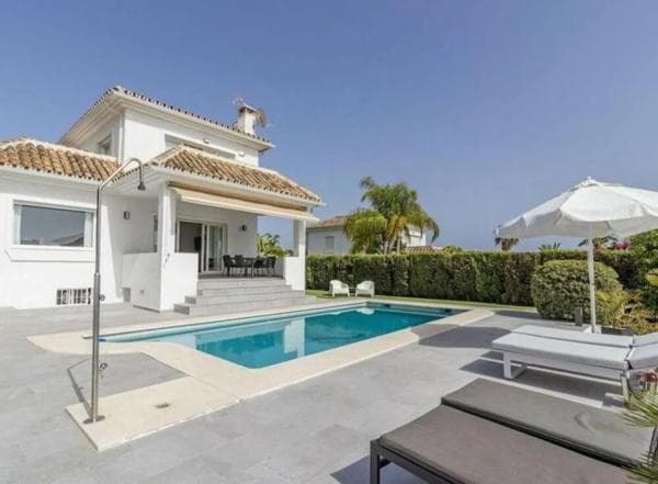 Independent chalet for sale in Avenida Aragon, Marbella
photo 1