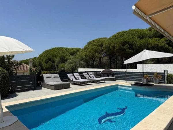 Independent chalet for sale in Avenida Aragon, Marbella
thumbnail 1