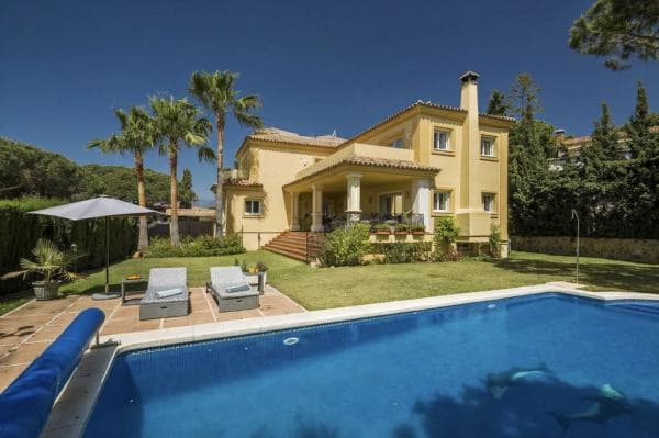 Independent chalet for sale in Barrio Elviria, Marbella
photo 1