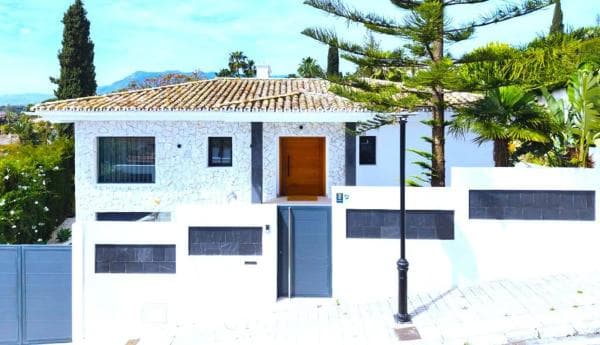 Chalet independiente en venta en PS URUGUAY DE (LAS CUMBRES), 25, Marbella
photo 1