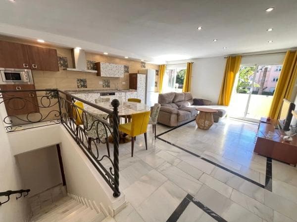 Duplex en venta en Calle del Faísán s/n, Marbella thumbnail 1
