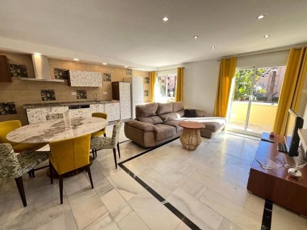 Duplex en venta en Calle del Faísán s/n, Marbella thumbnail 2