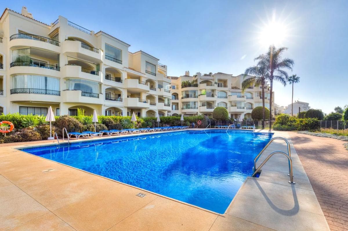 Venta de ático en CL MAR DE LA TRANQUILIDAD, Marbella photo 3