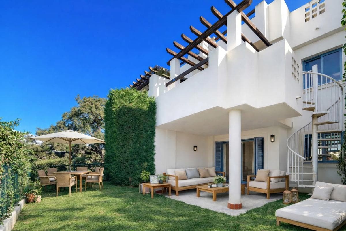 Venta de chalet adosado en CL ROMANA-UR ARTOLA ALTA , Marbella photo 4