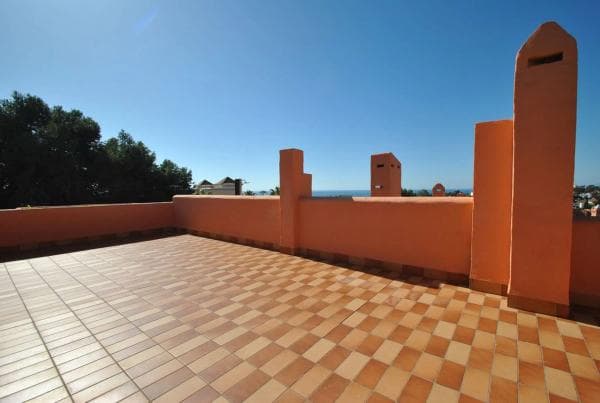 Chalet independiente en venta en Avenida de los Alisos, Marbella
photo 1
