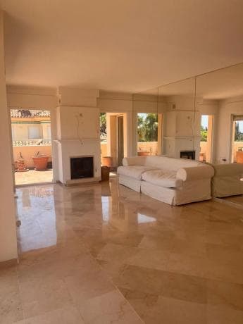 Duplex en venta en Avenida Giuseppe Filippa, Marbella thumbnail 2