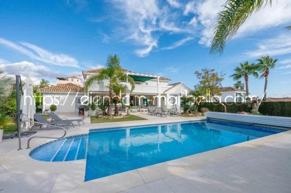 Chalet independiente en venta en Barrio Santa María, Marbella
photo 1
