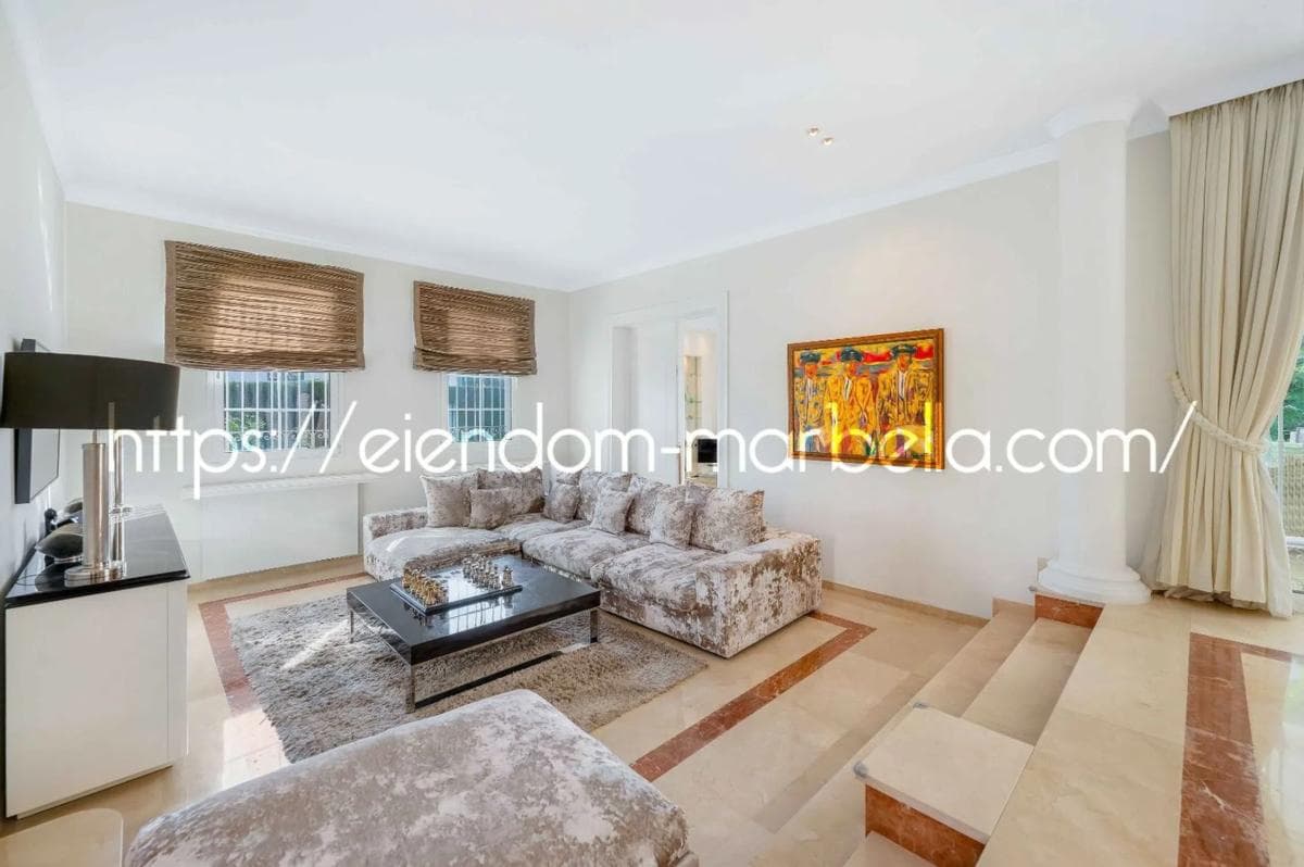 Sale of independent chalet in Barrio Santa María, Marbella
photo 3