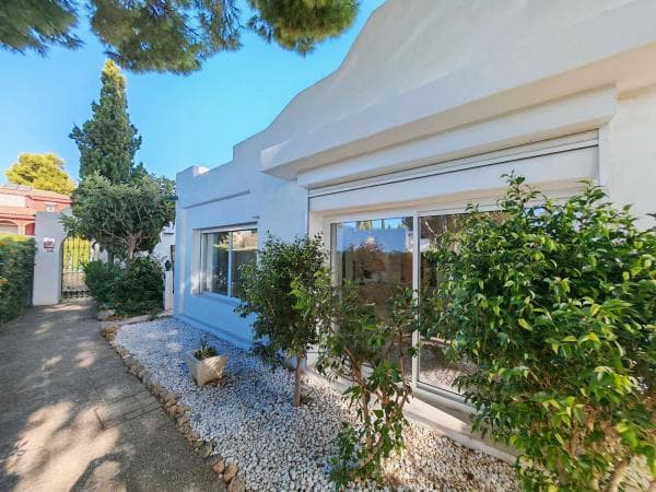Chalet independiente en venta en Avenida 3, Marbella
photo 1