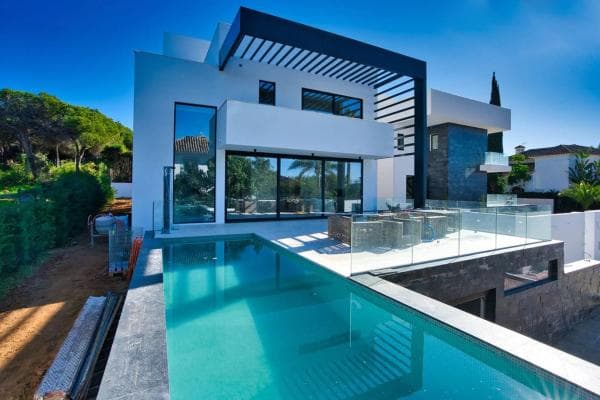 Chalet independiente en venta en Avenida Aragon, Marbella
photo 1