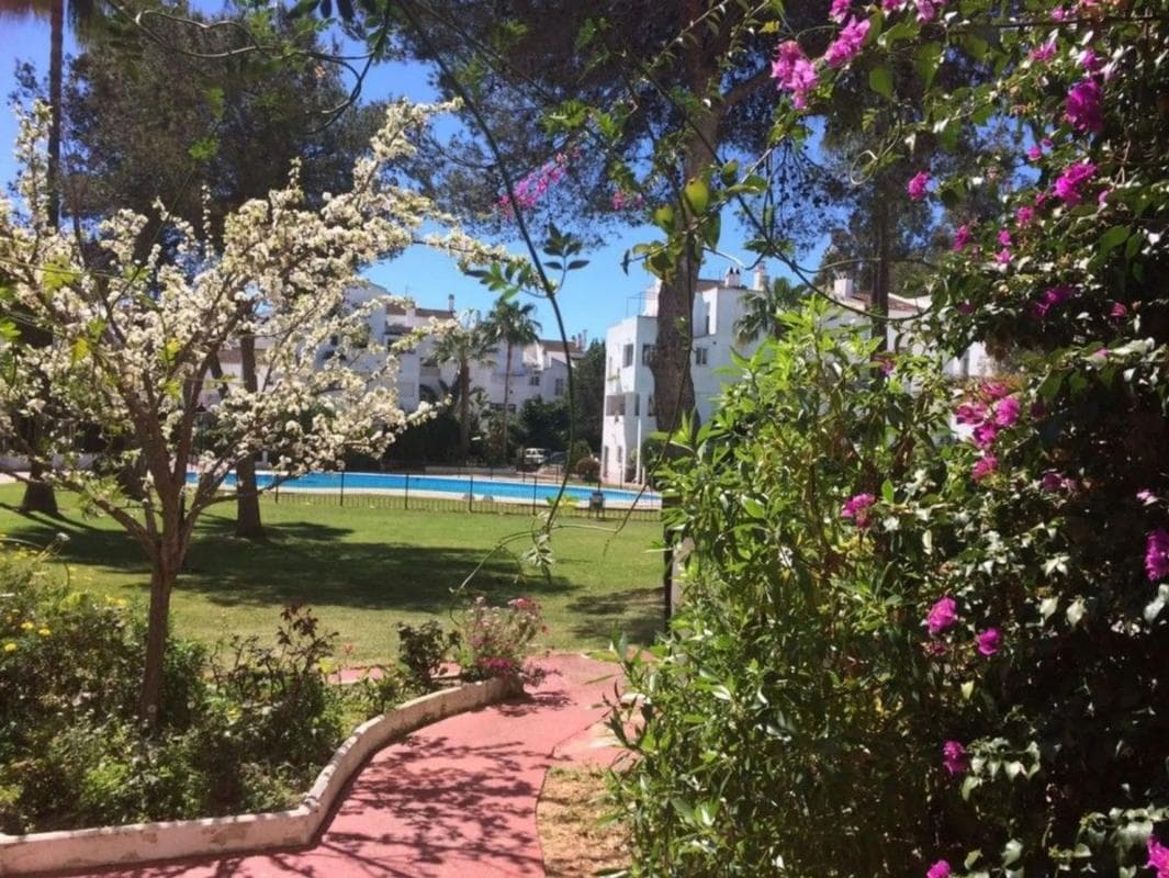 Venta de ático en Barrio Elviria, Marbella photo 2