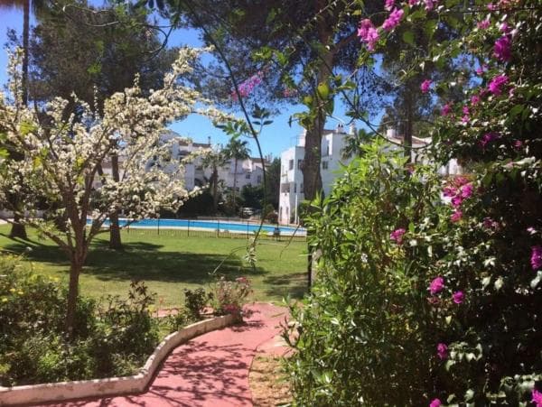 Ático en venta en Barrio Elviria, Marbella thumbnail 1