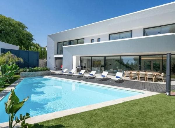 Chalet independiente en venta en ኡርባኒሳሲኦን ሬሴርባ ሎስ ግራናዶስ, Marbella
thumbnail 1