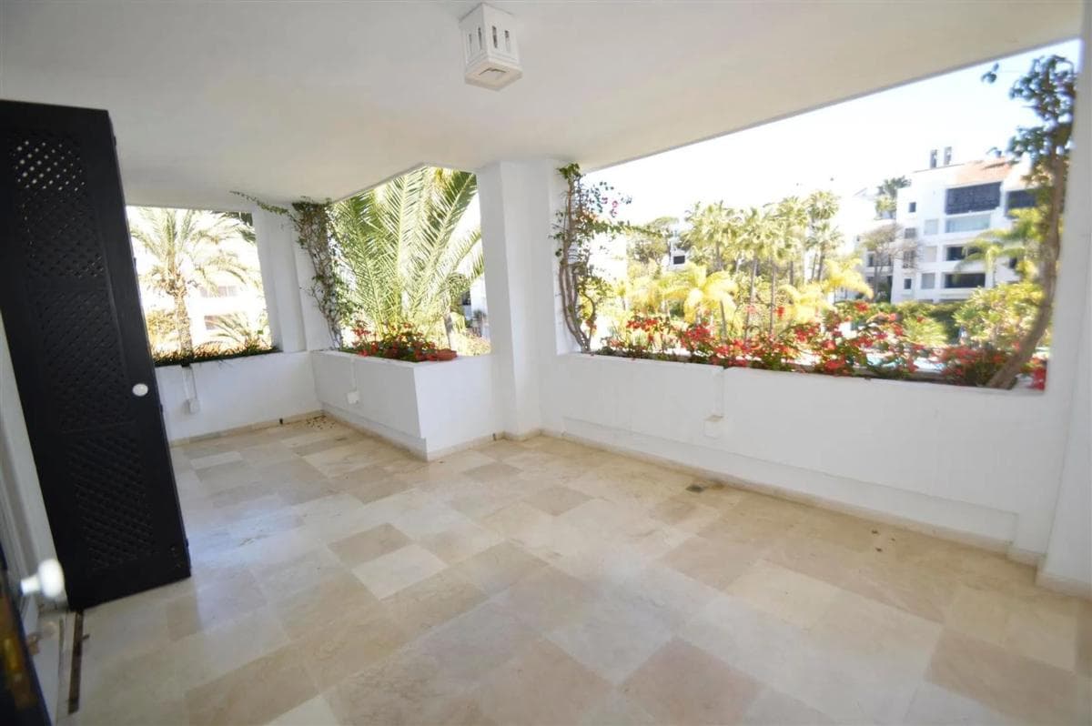 Sale of apartment in Lugar Urbanizacion Jardines de las Golondrinas, 1 C, Marbella
photo 3