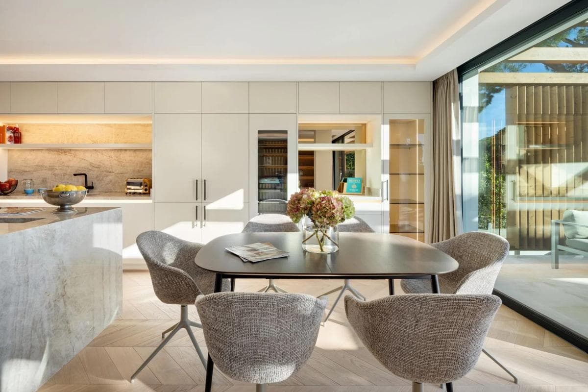 Sale of independent chalet in Paseo de Colombia, 16, Marbella
photo 3