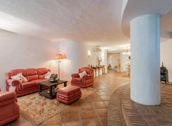 Apartment for sale in Puerto de Cabopino, Marbella thumbnail 2