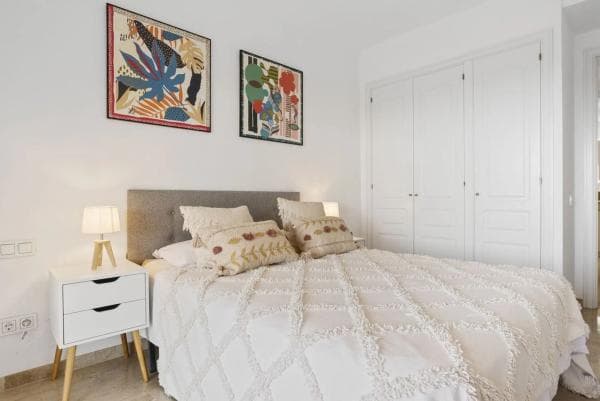 Apartment for sale in Barrio Elviria, Marbella thumbnail 2