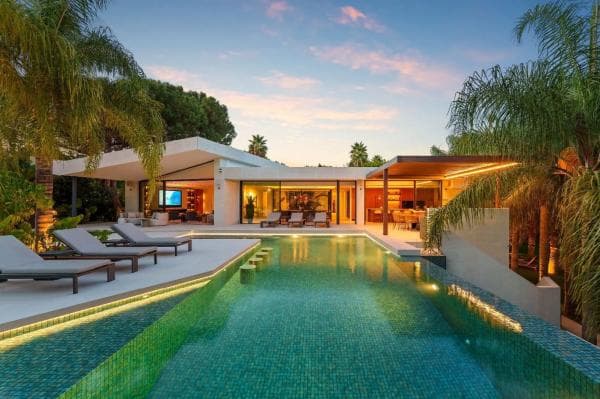 Chalet independiente en venta en Las Chapas, Marbella
photo 1