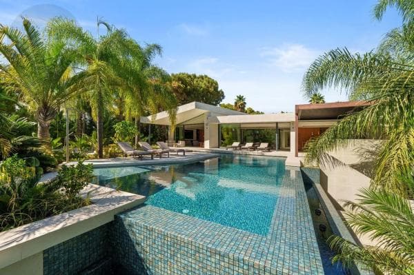 Chalet independiente en venta en Las Chapas, Marbella
thumbnail 1