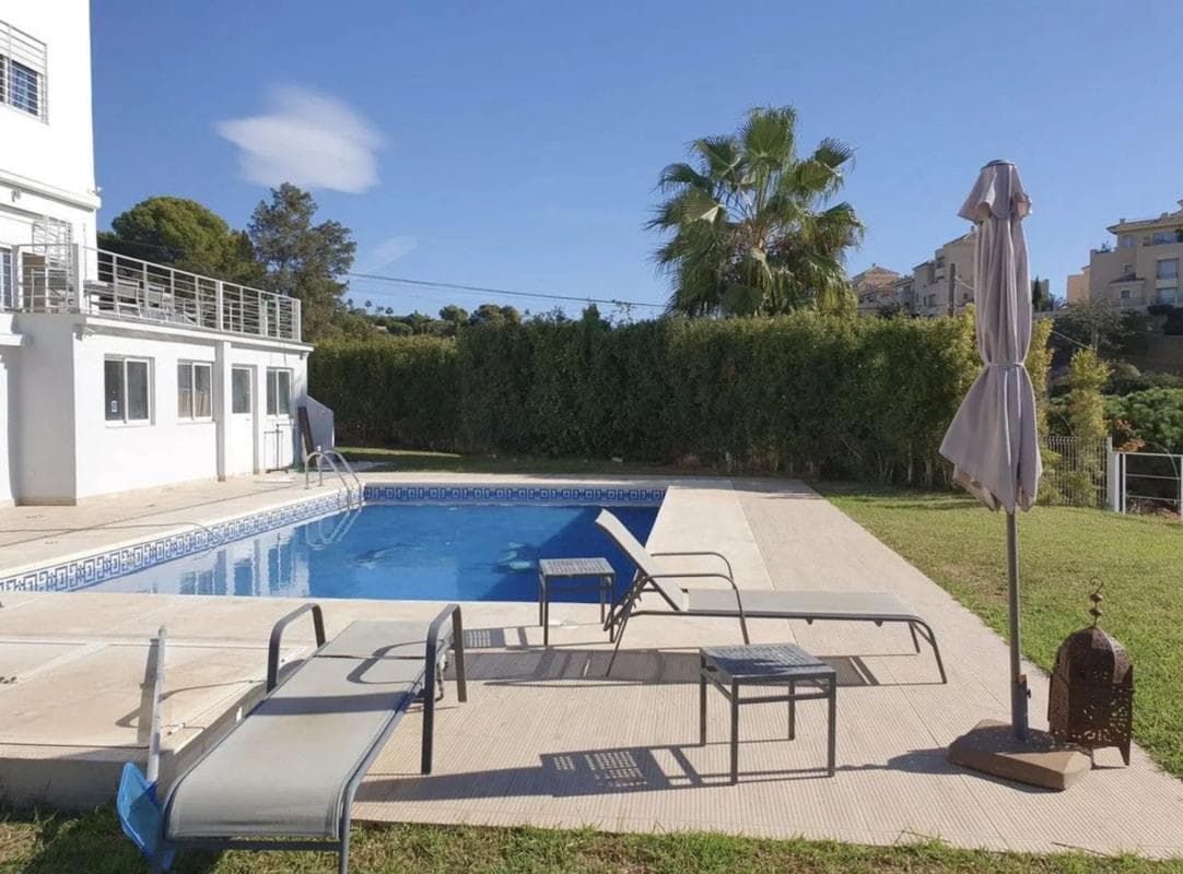 Venta de chalet independiente en Urbanización Calle Ciudad de los Periodistas, Marbella
photo 2