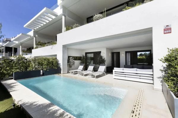 Chalet adosado en venta en Barrio Cabopino-Artola , Marbella photo 1