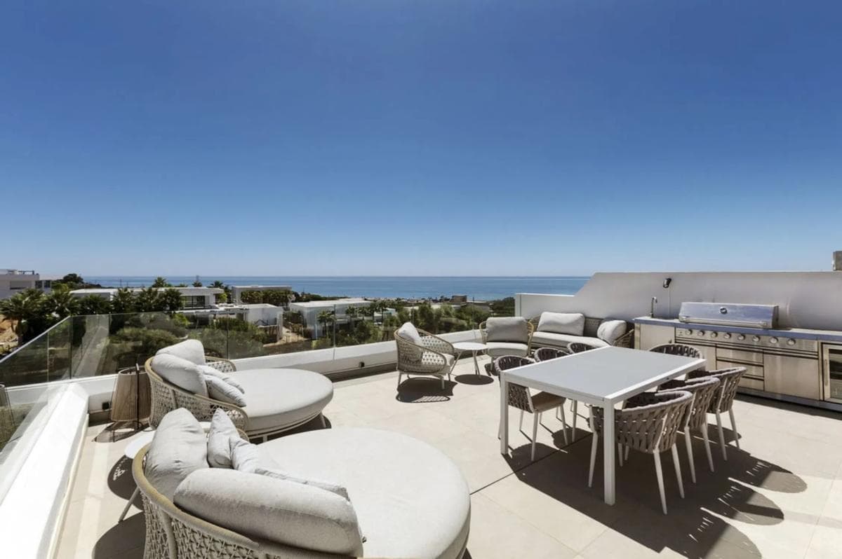 Venta de chalet adosado en Barrio Cabopino-Artola , Marbella photo 2
