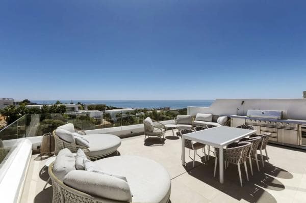 Chalet adosado en venta en Barrio Cabopino-Artola , Marbella thumbnail 1