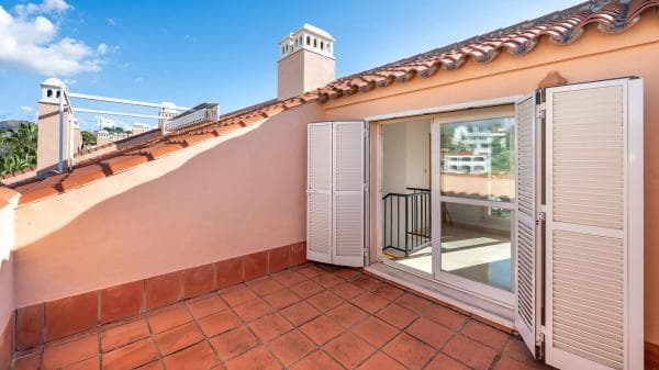 Duplex en venta en CL FAISAN (CARIB PLAYA), Marbella photo 1