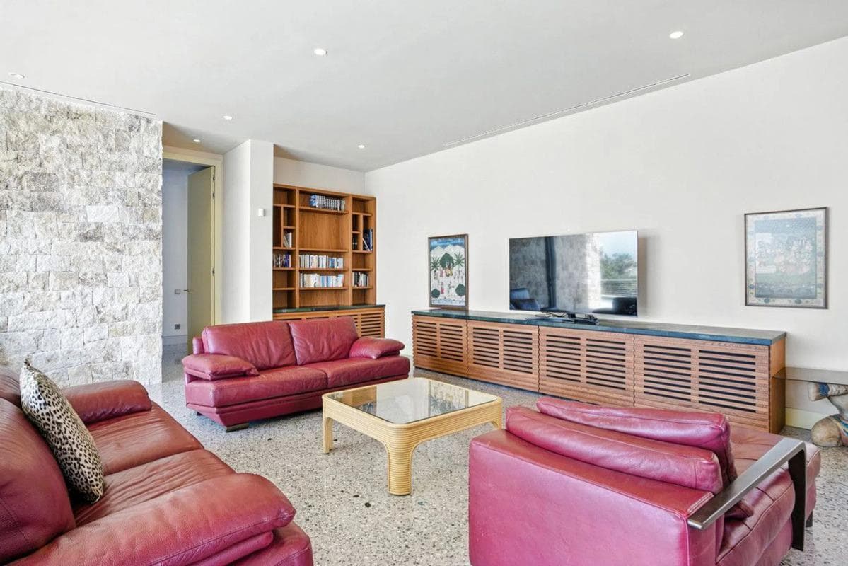 Sale of independent chalet in Barrio Elviria, Marbella
photo 3