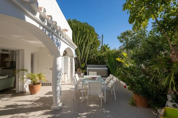 Chalet independiente en venta en Calle Tenerife, Marbella
photo 1